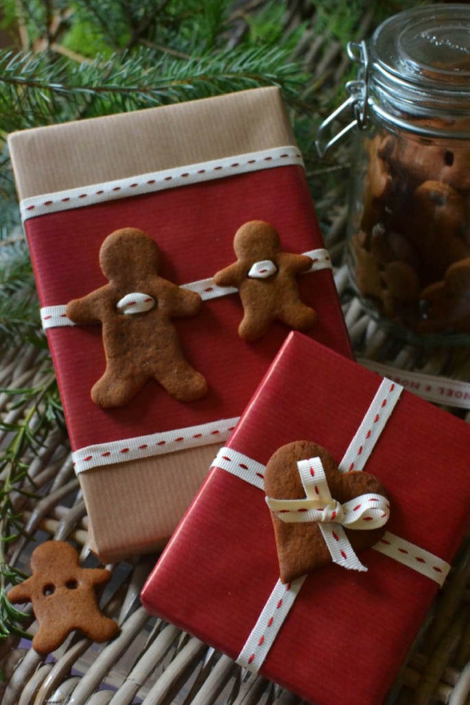 HOLIDAY GIFT GUIDE 2016 WRAPPING GIFT IDEAS - Homemade gingerbread gift tags & garlands