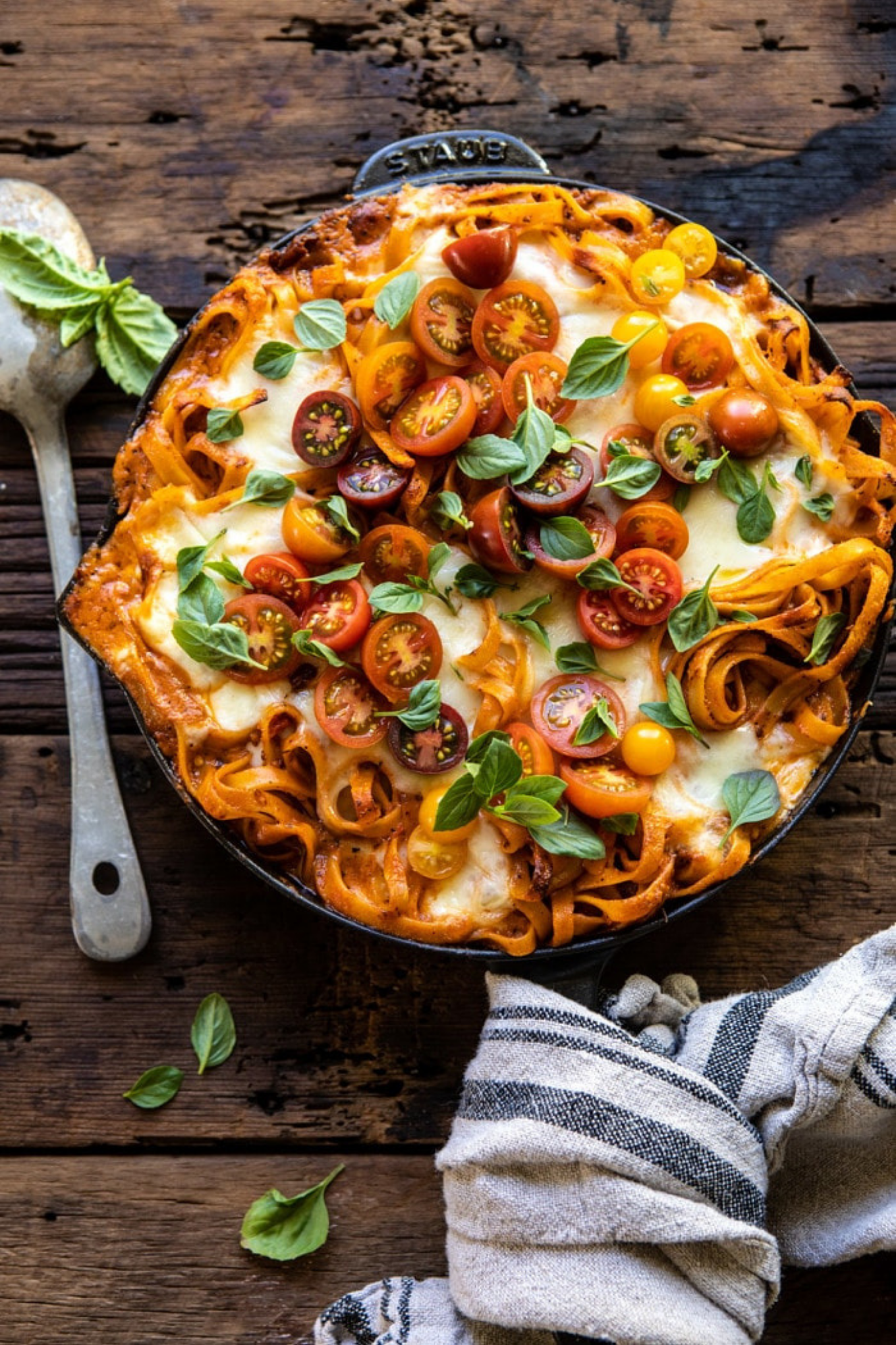 Summer Pasta Recipes You Need to Try - One Pot 30 Minute Creamy Tomato Basil Pasta Bake