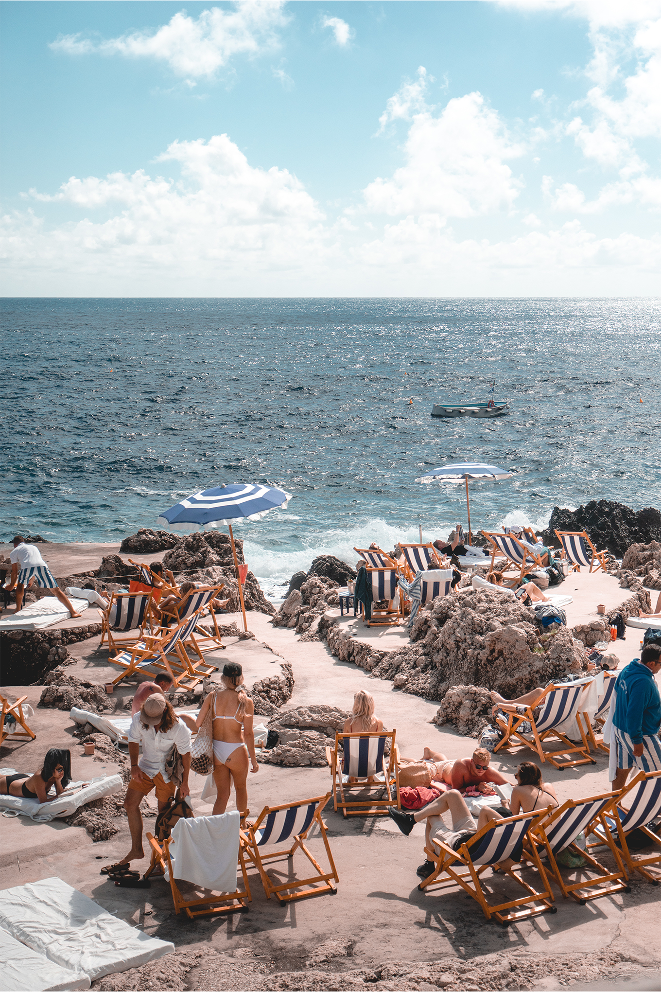 August Shop - Summer life on the beach